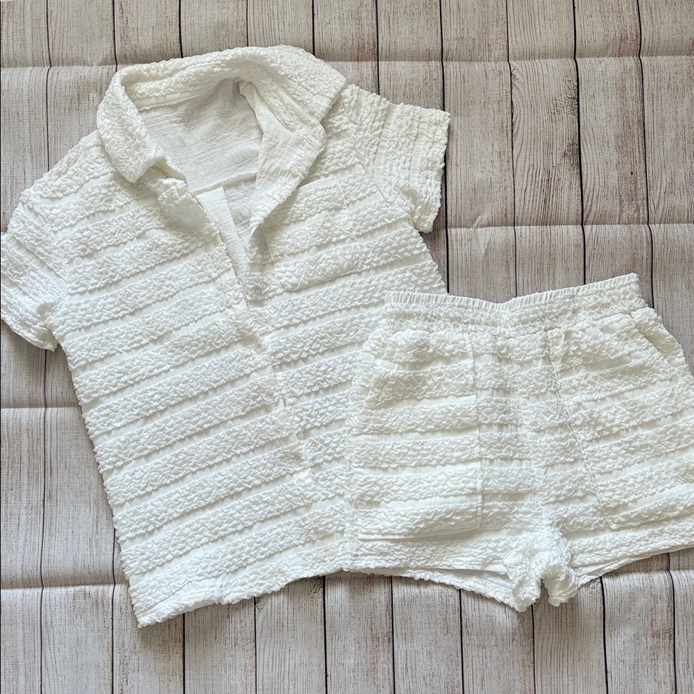 Women's White Textured Flowy Stripes Set